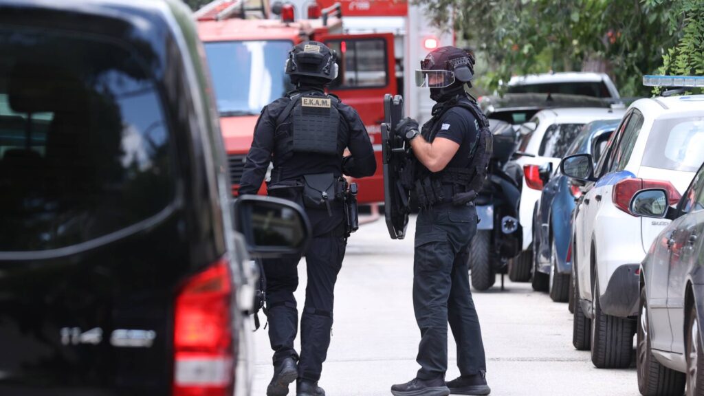 Χολαργός: Συνελήφθη 57χρονος που πέταξε μολότοφ σε αστυνομικούς και μετά ταμπουρώθηκε στο σπίτι του
