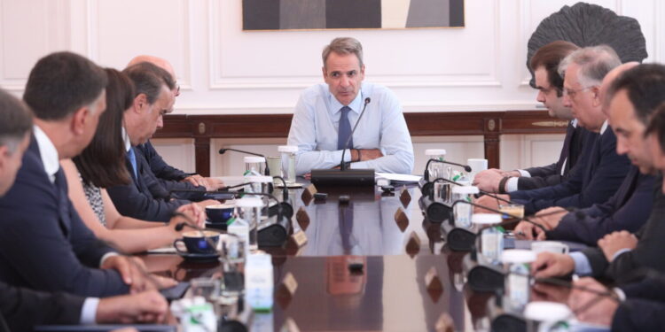 Κ. Μητσοτάκης στο Κυβερνητικό Συμβούλιο Οικονομικής Πολιτικής : "12 παρεμβάσεις έτοιμες κατά της γραφειοκρατίας – Να μην διστάζουμε να αποποιούμαστε ευθύνη και αρμοδιότητες για το γενικό καλό"