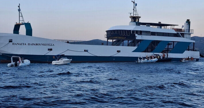 Φέρι μποτ με 105 επιβάτες έπεσε πάνω σε ξέρα στον ευβοϊκό κόλπο κοντά στη βραχονησίδα Γλάρος - Εκκενώθηκε από ψαράδες και ιδιωτικά σκάφη