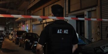 Έκρηξη από χειροβομβίδα σε καφετέρια στην πλατεία Αττικής: Δύο τραυματίες