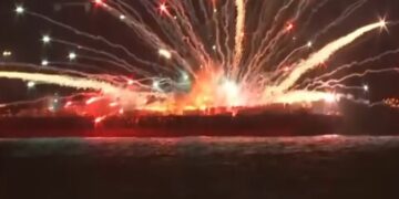 Ιαπωνία: Ατύχημα με πυροτεχνήματα σε φεστιβάλ– Έπιασαν φωτιά δύο πλοία - εργαζόμενοι έπεσαν στη θάλασσα