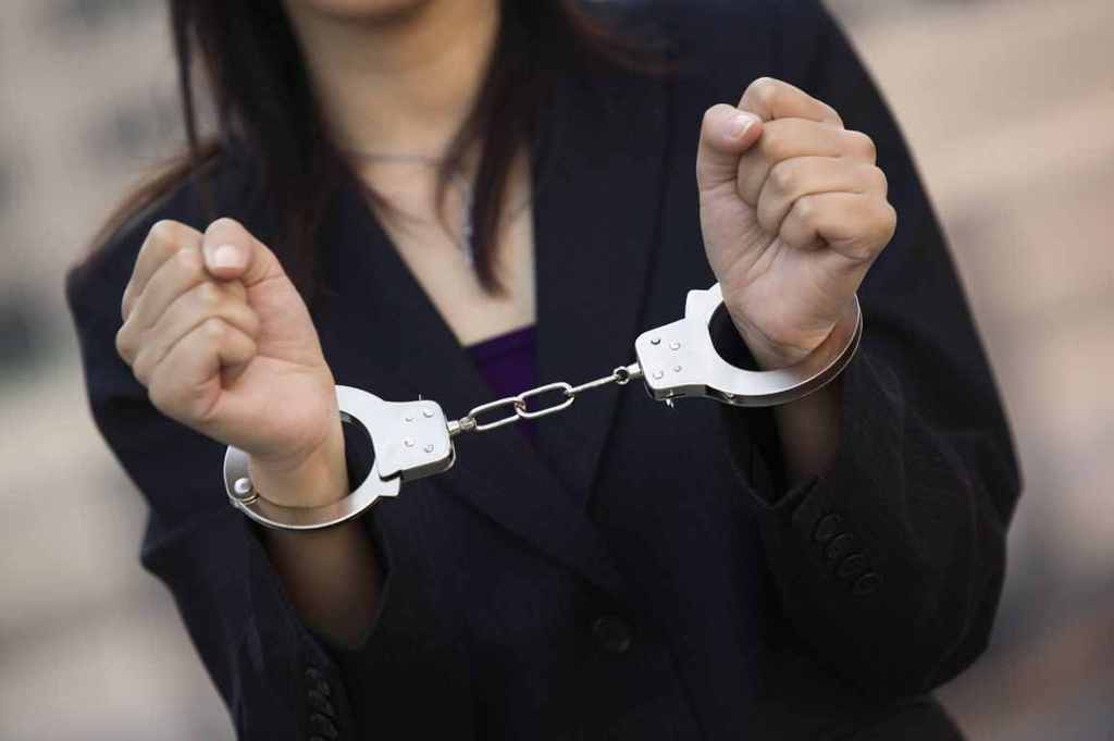 Συνελήφθη γυναίκα στην Ηλεία - Κατηγορείται για τρεις πυρκαγιές