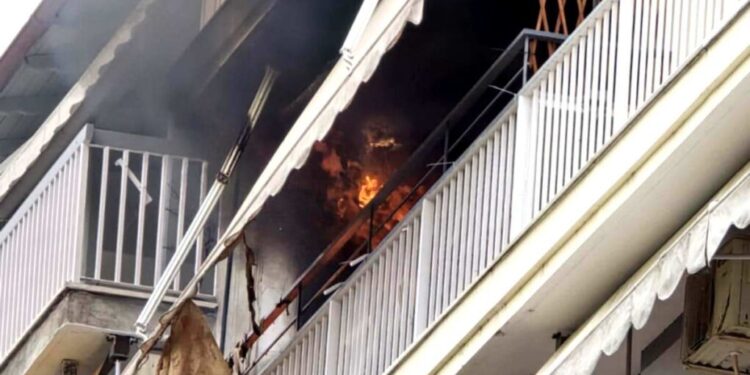 Φωτιά σε διαμέρισμα στο κέντρο των Σερρών