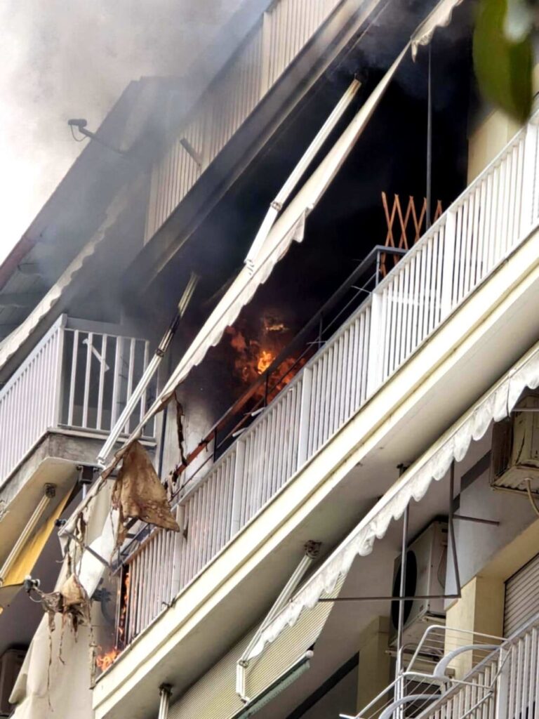 Φωτιά σε διαμέρισμα στο κέντρο των Σερρών