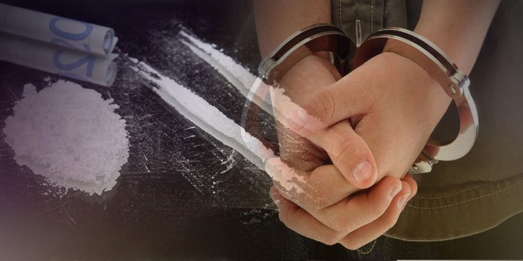 Αμαλιάδα: Συνελήφθη 15χρονος μαζί με έναν ενήλικα για κατοχή κοκαΐνης