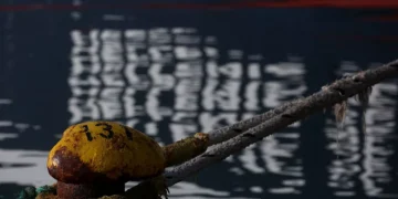 Θυελλώδεις άνεμοι στο Αιγαίο: Απαγορευτικό απόπλου από Πειραιά και Λαύριο