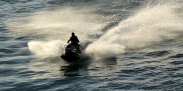 Ηράκλειο: Στο νοσοκομείο 54χρονη ισπανίδα τουρίστρια μετά από ατύχημα με jet ski – Συνελήφθη ο σύζυγός της και ο υπεύθυνος της επιχείρησης