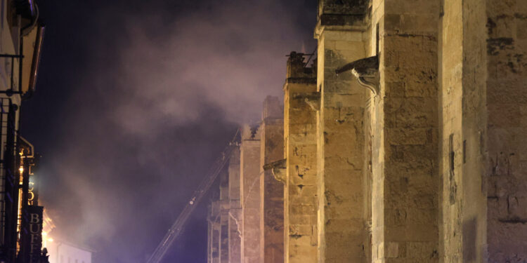 Ισπανία: Πυρκαγιά στο διάσημο τζαμί και καθεδρικό ναό της Κόρδοβας