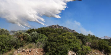 Φωτιά στη Σαμοθράκη, μήνυμα από το 112