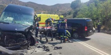 Ηράκλειο: Σοβαρό τροχαίο στον ΒΟΑΚ – Συγκρούστηκαν δύο μίνι βαν που μετέφεραν τουρίστες - Εννέα τραυματίες, ο ένας σε σοβαρή κατάσταση