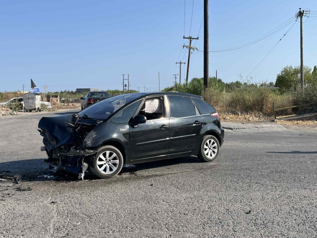 Τροχαίο στην εθνική οδό Καλαμάτας – Μεσσήνης με σύγκρουση δύο ΙΧ- Ελαφρά τραυματίες οι επιβάτες, ανάμεσά τους ένα κοριτσάκι