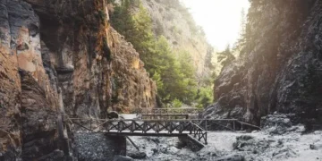 Φαράγγι Σαμαριάς: Με πολλαπλά κατάγματα στο Νοσοκομείο Χανίων ο 55χρονος τραυματίας