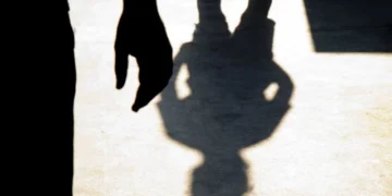 Κηφισιά: Δύο ανήλικοι επιτέθηκαν σε γυναίκα αστυνομικό που τους έκανε παρατήρηση στην Πλατεία Πλατάνων