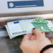 Υπουργείο Οικονομικών: Τέλος από σήμερα στις προμήθειες για αναλήψεις από ΑΤΜ