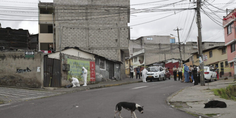 Εκουαδόρ: Επίθεση ενόπλων έξω από νυχτερινό κέντρο - Οκτώ νεκροί