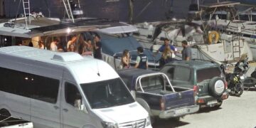 ΑΑΔΕ: Έφοδος ελεγκτών σε ημερόπλοια της Σαντορίνης