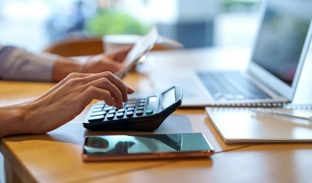 ΑΑΔΕ: Παράταση στο πάγωμα των επιτοκίων για ληξιπρόθεσμες οφειλές μέχρι το 2027