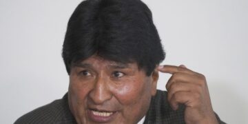 Έβο Μοράλες: Αν επιστρέψει η δεξιά, θα καλέσω τους υποστηρικτές μου να βγουν στους δρόμους