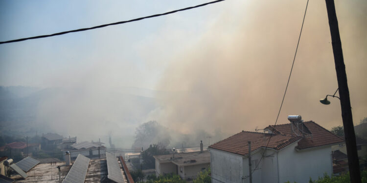 Ανάρτηση Νάσου Ηλιόπουλου: "Αντί να οργανώνει την πρόληψη τον χειμώνα, η κυβέρνηση έστελνε τα ΜΑΤ να χτυπήσουν τους πυροσβέστες"