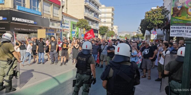 Βόλος: Διαδηλώσεις για την άφιξη κρουαζιερόπλοιου με ισραηλινούς τουρίστες και στρατιώτες