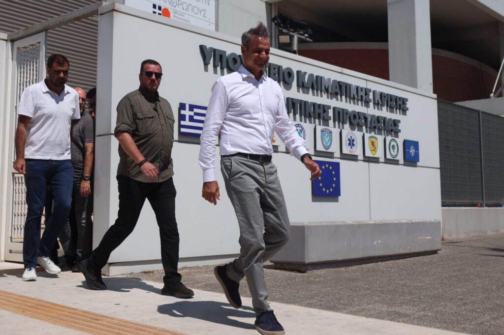 Ο Κ. Μητσοτάκης στο Εθνικό Συντονιστικό Κέντρο για τη Διαχείριση Κρίσεων (ΕΣΚΕΔΙΚ)