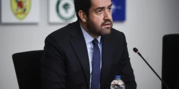 Ο υπουργός Πολιτικής Προστασίας Γιάννης Κεφαλογιάννης, κατηγορεί για τις φωτιές τον δήμαρχο Πάτρας, Κώστα Πελετίδη