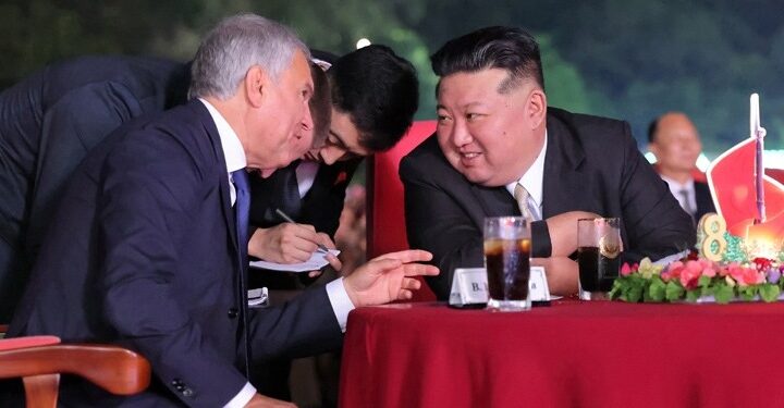 Συνάντηση του προέδρου της Κρατικής Δούμας της Ρωσίας, Βιτσισλάβ Βολόντιν, με τον Κιμ Γιονγκ Ουν στη Πιονγκγιάνγκ στη Βόρεια Κορέα