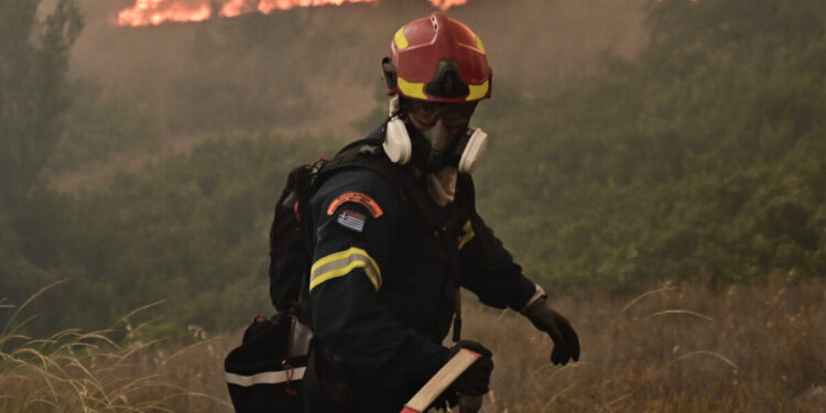 Σοβαρός τραυματισμός πυροσβέστη στην Αργολίδα - Έπεσε στα βράχια από μεγάλο ύψος