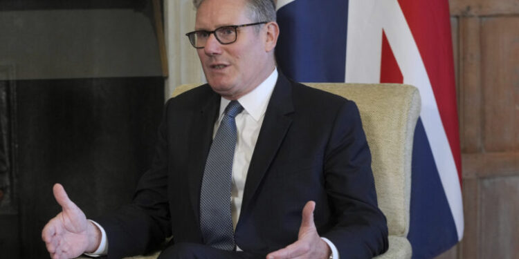 Η Βρετανία ανακοίνωσε ότι θα επιβάλλει νέες κυρώσεις στη Ρωσία, αν δεν υπάρξει συμφωνία για την Ουκρανία