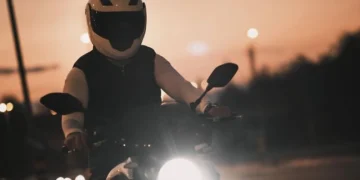 Θεσσαλονίκη: Συνελήφθη 20χρονος μοτοσικλετιστής που έτρεχε με ιλιγγιώδη ταχύτητα στην Τσιμισκή και παραβίασε 10 κόκκινα φανάρια