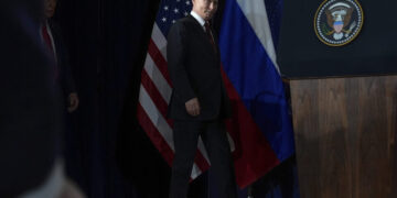 Financial Times: Ο Πούτιν ανέφερε στον Τραμπ ότι θα μπορούσε να υποχωρήσει από ορισμένες εδαφικές διεκδικήσεις με αντάλλαγμα το Ντονέτσκ