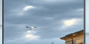 Θρίλερ σε πτήση αεροσκάφους που απογειώθηκε από την Κέρκυρα: Έπιασε φωτιά ο κινητήρας - Τελικά προσγειώθηκε με ασφάλεια στο Μπρίντιζι