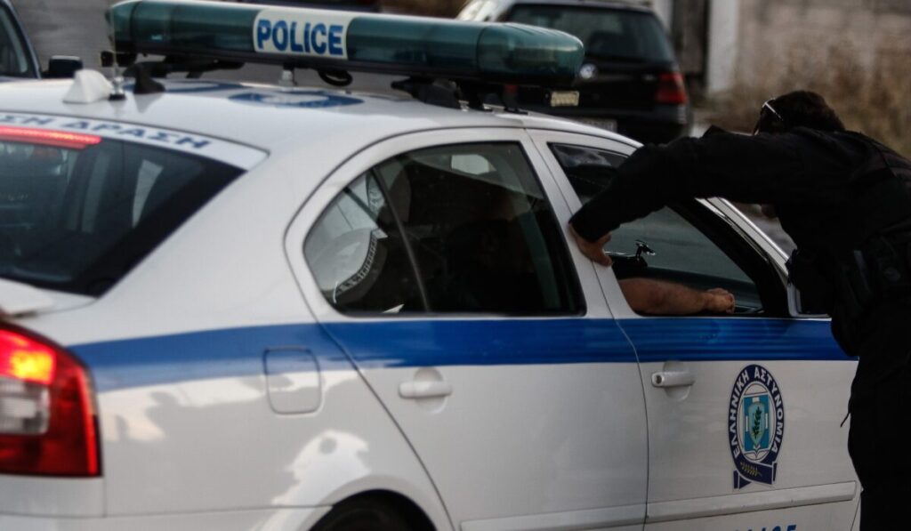 Εξαρθρώθηκε εγκληματική ομάδα που διέπραττε απάτες στην Αττική - Παρίσταναν τους λογιστές για να παίρνουν χρήματα και κοσμήματα - Δύο συλλήψεις