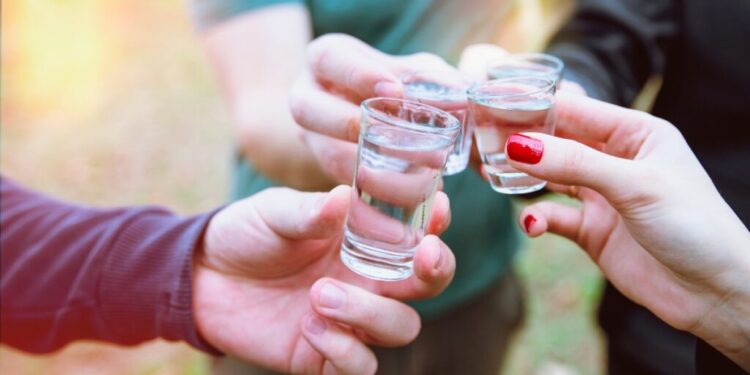 Αιτωλοακαρνανία: 15χρονη μεταφέρθηκε στο νοσοκομείο σε ημικωματώδη κατάσταση λόγω κατανάλωσης αλκοόλ – 5 συλλήψεις