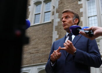 Μακρόν μετά τη συνάντηση στον Λευκό Οίκο: "Θα πρέπει να βοηθήσουμε την Ουκρανία με στρατεύματα στο έδαφος – Κυρώσεις στη Ρωσία αν αποτύχει η διπλωματία"