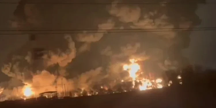 Επίθεση ουκρανικών drones Ρωσία: Πυρκαγιά σε διυλιστήριο πετρελαίου και σε νοσοκομείο στο Βόλγκογκραντ