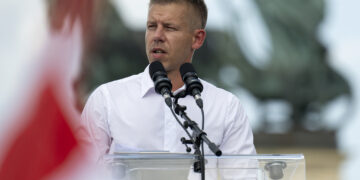 Ο ηγέτης της ουγγρικής αντιπολίτευσης, Πέτερ Μαγιάρ, κατηγορεί τη Ρωσία για ανάμιξη στην εσωτερική πολιτική της χώρας του