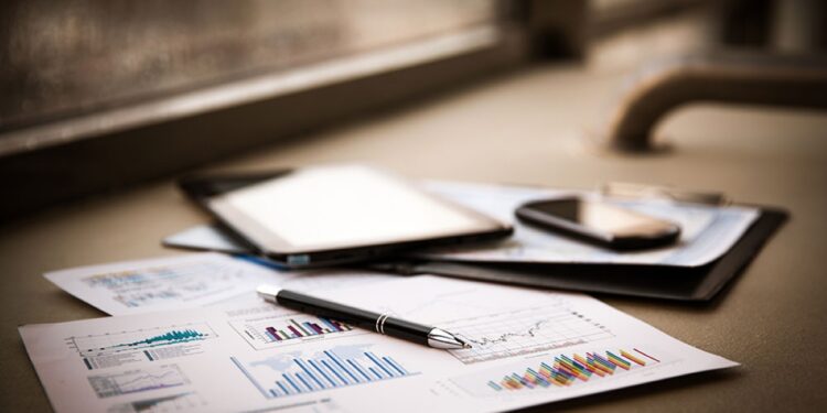 Έλεγχοι της ΑΑΔΕ σε επιχειρήσεις και ελεύθερους επαγγελματίες που έλαβαν μεγάλες επιστροφές φόρου εισοδήματος και ΦΠΑ