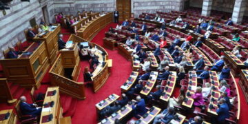 Έντονες αντιδράσεις της αντιπολίτευσης για τις τοποθετήσεις του πρωθυπουργού στο Ουκρανικό