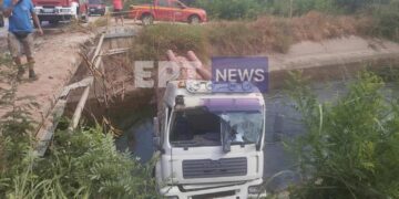 Βυτιοφόρο όχημα έπεσε σε κανάλι στην Ε.Ο. Σερρών Νιγρίτας– Πυροσβέστες απεγκλώβισαν τον οδηγό