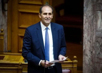 Πέθανε ο Απόστολος Βεσυρόπουλος από ανακοπή καρδιάς, σε ηλικία 59 ετών