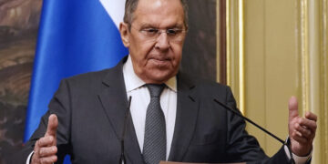 Ο Σεργκέι Λαβρόφ για τη συνάντηση Πούτιν – Ζελένσκι ζητάει εκλογές στην Ουκρανία: «Υπάρχει θέμα νομιμότητας»