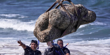 Αίγυπτος: Ανακαλύφθηκε βυθισμένη πόλη ανοιχτά της Αλεξάνδρειας - Ανασύρθηκαν αγάλματα 2.000 ετών
