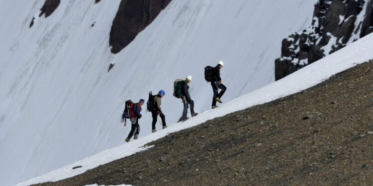 Κιργιστάν: Νεκρός 49χρονος Ιταλός αλπινιστής την ώρα που προσπαθούσε να διασώσει Ρωσίδα συναθλήτριά του