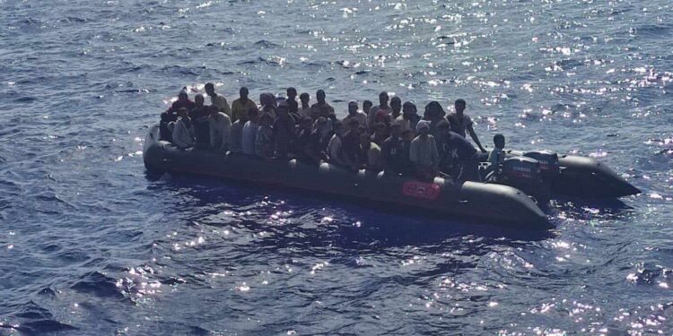 Επιχείρηση διάσωσης δυτικά των Κυθήρων – 52 αλλοδαποί μεταφέρθηκαν στο Γύθειο