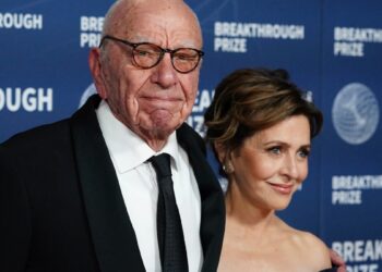 Δείπνο Κ. Μητσοτάκη και Ρούπερτ Μέρντοχ σε ψαροταβέρνα της Τήνου