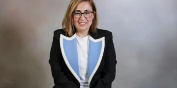 Βουλή: Ποια είναι η Στεριανή Αραπατζή που θα αντικαταστήσει τον Απόστολο Βεσυρόπουλο