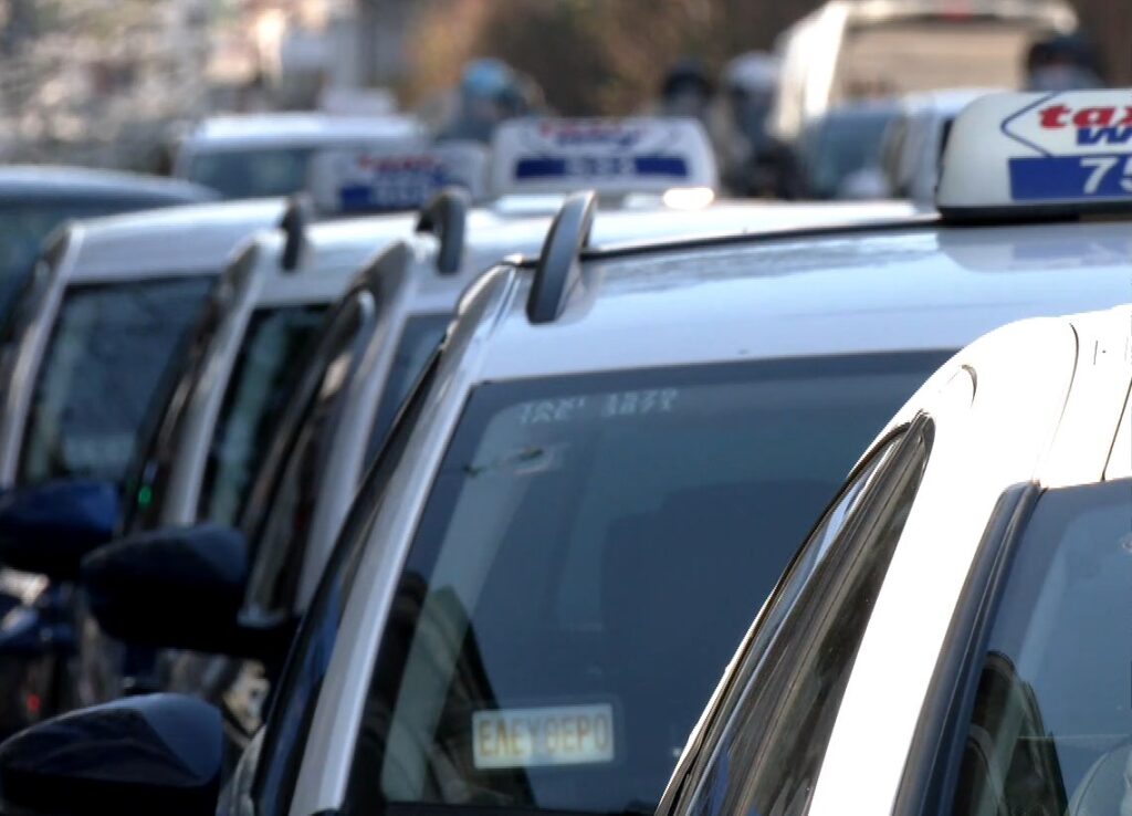 Θεσσαλονίκη: Συμμορία ανηλίκων λήστευε οδηγούς ταξί στα Διαβατά – Συνελήφθη 16χρονος, άλλοι τρεις αναζητούνται