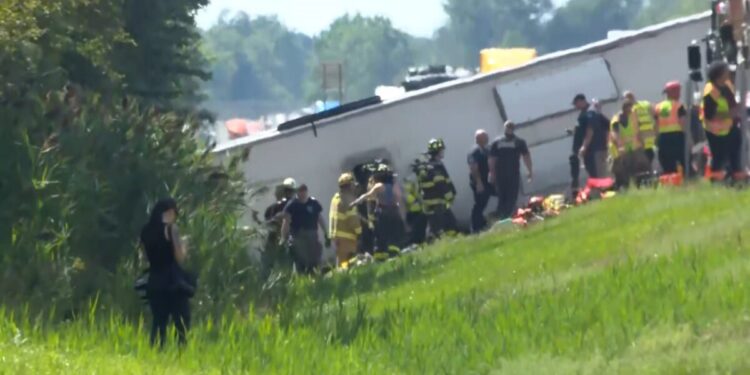 ΗΠΑ: Πολύνεκρο τροχαίο με τουριστικό λεωφορείο με κατεύθυνση από τον Νιαγάρα προς τη Νέα Υόρκη – Τουλάχιστον πέντε νεκροί και δεκάδες τραυματίες