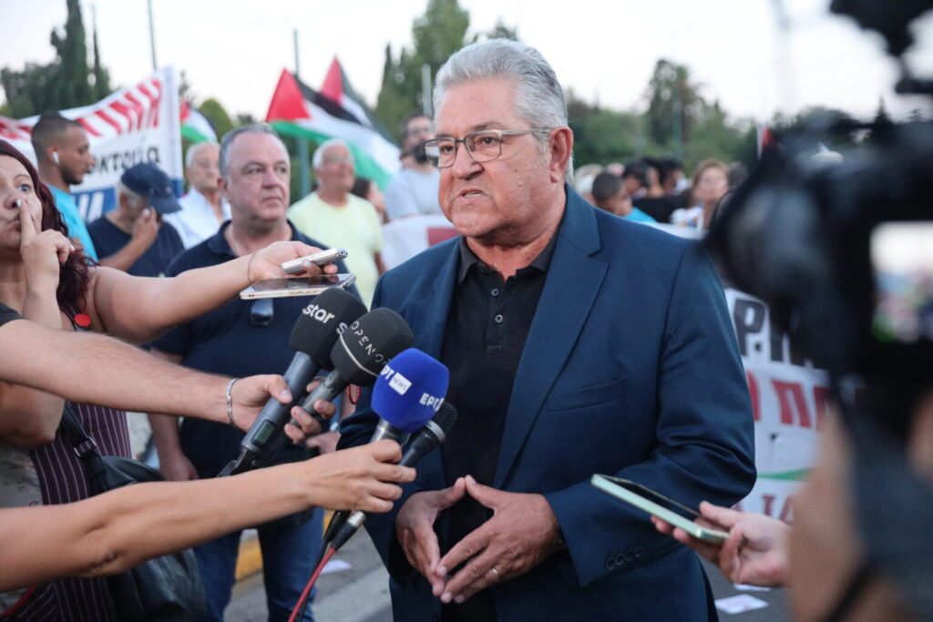 Κουτσούμπας στο συλλαλητήριο για την Παλαιστίνη στο Σύνταγμα: "Εδώ και τώρα να πάψει κάθε συνεργασία με το κράτος-δολοφόνο"